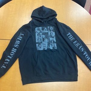 TAYLOR SWIFT TOUR MERCH